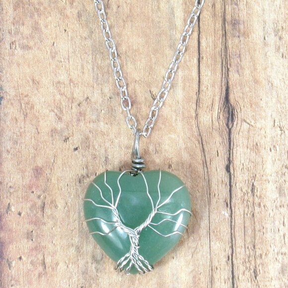 Tree of life heart pendant necklace with green aventurine stone wire wrapped - Picture 11 of 11